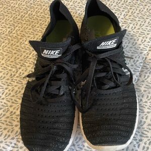 Women’s Nike flyknit size 7.5
